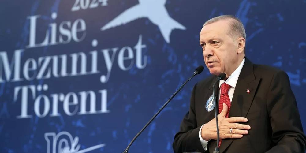 Cumhurbaşkanı Erdoğan'dan öğrencilere nasihat: Türkiye ve insanlık için hayalleriniz olsun
