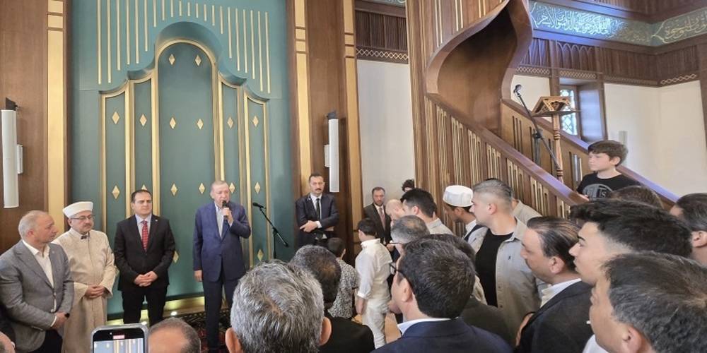 Cumhurbaşkanı Erdoğan, bayram namazını Marmaris'te kıldı